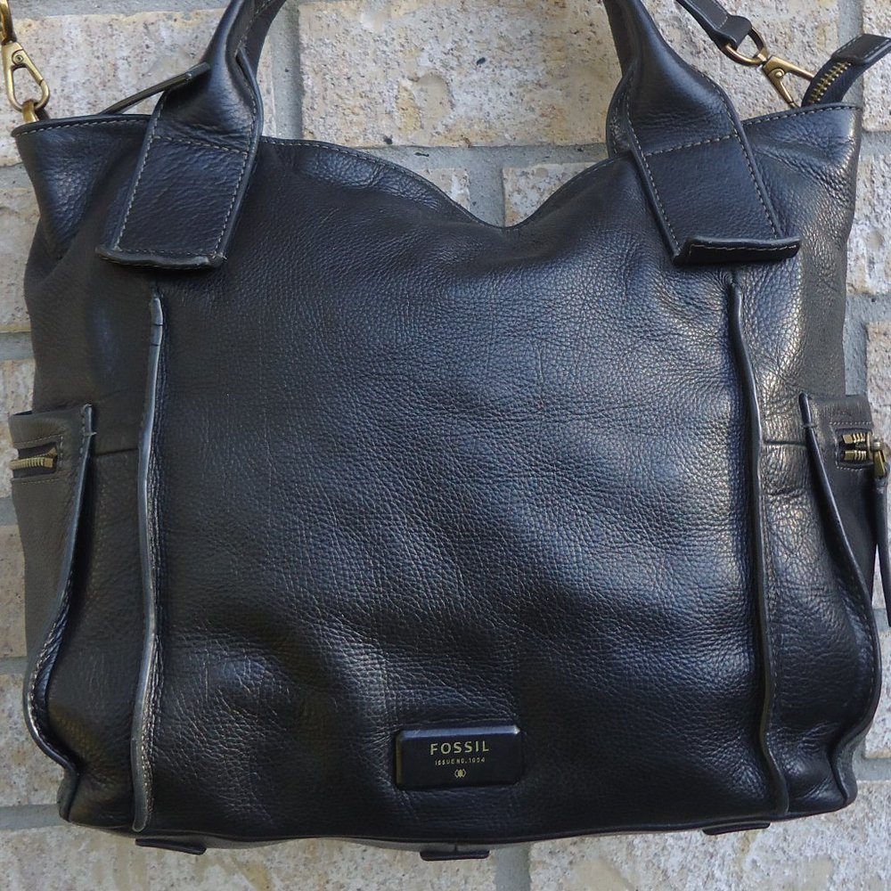 Fossil Issue No 1954 Full Grain Leather Purse. - image 3